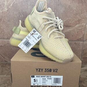 Adidas Yeezy Boost 350 V2 mens Sneakers - Cream and yellow